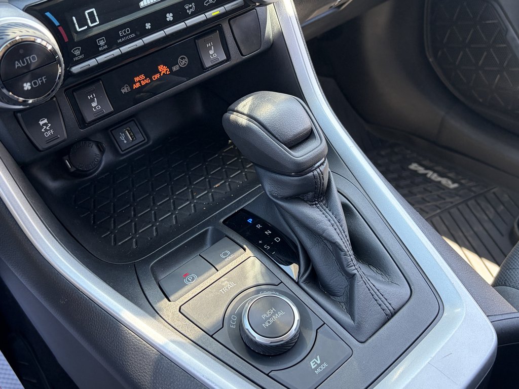 2023 Toyota RAV4 Hybrid XLE in Niagara Falls, Ontario - 12 - w1024h768px
