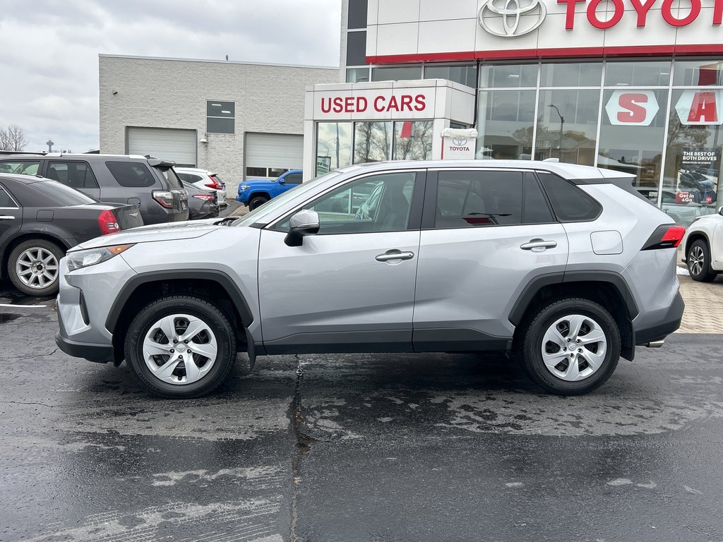 2024 Toyota RAV4 LE in Niagara Falls, Ontario - 2 - w1024h768px