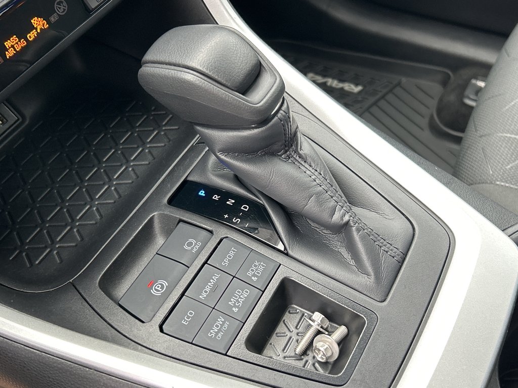 2024 Toyota RAV4 LE in Niagara Falls, Ontario - 15 - w1024h768px