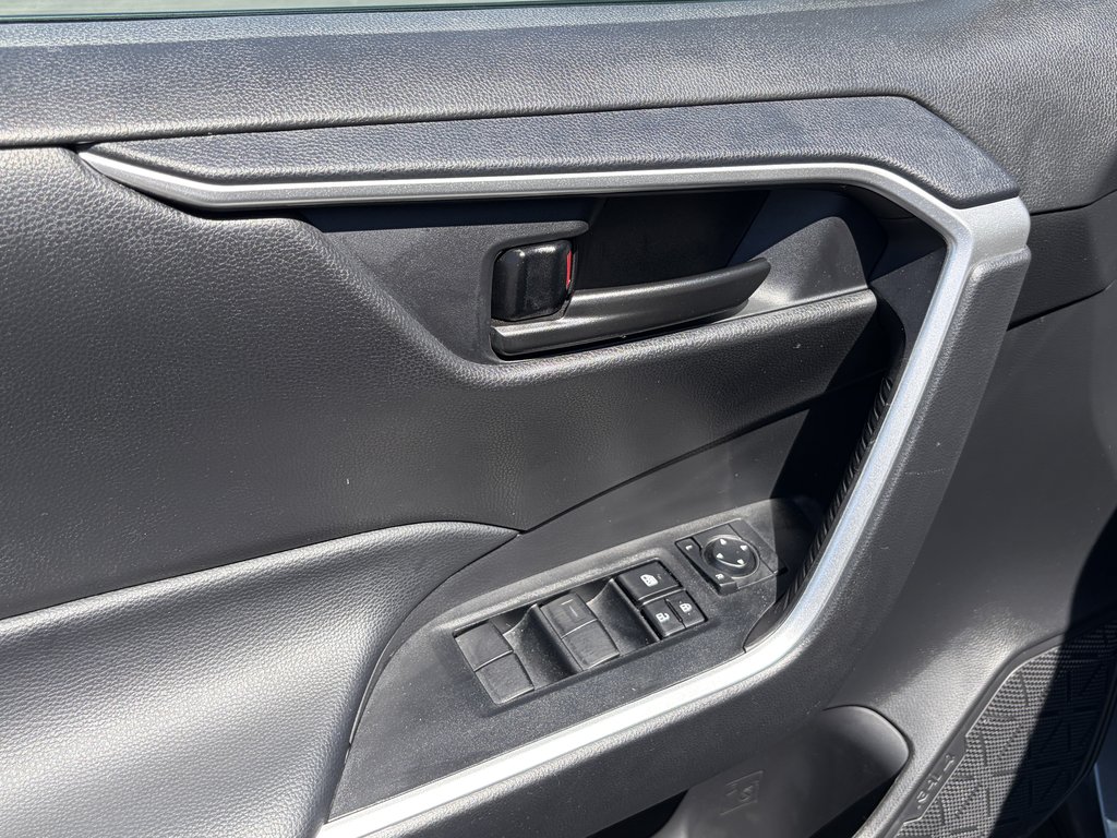 2024 Toyota RAV4 LE in Niagara Falls, Ontario - 8 - w1024h768px