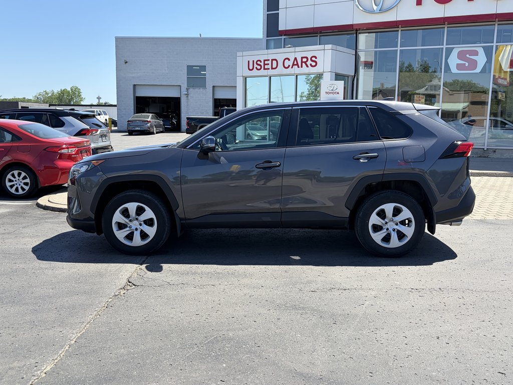 2024 Toyota RAV4 LE in Niagara Falls, Ontario - 2 - w1024h768px