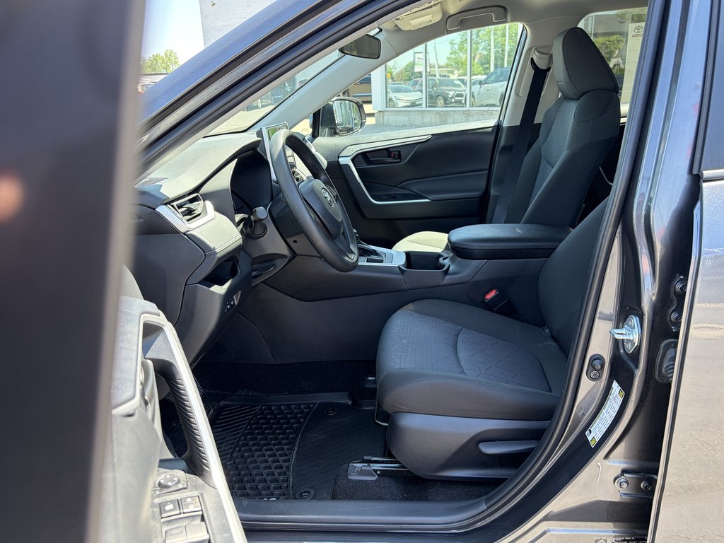 2024 Toyota RAV4 LE in Niagara Falls, Ontario - 17 - w1024h768px