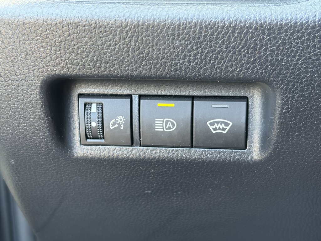 2024 Toyota RAV4 LE in Niagara Falls, Ontario - 13 - w1024h768px