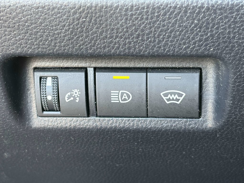 2024 Toyota RAV4 LE in Niagara Falls, Ontario - 13 - w1024h768px
