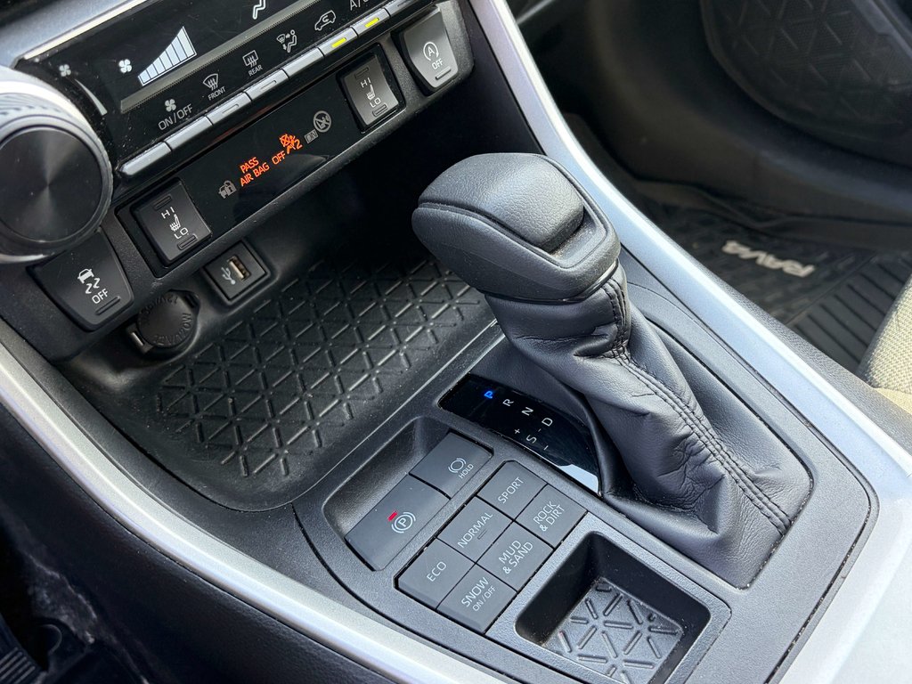 2024 Toyota RAV4 LE in Niagara Falls, Ontario - 16 - w1024h768px