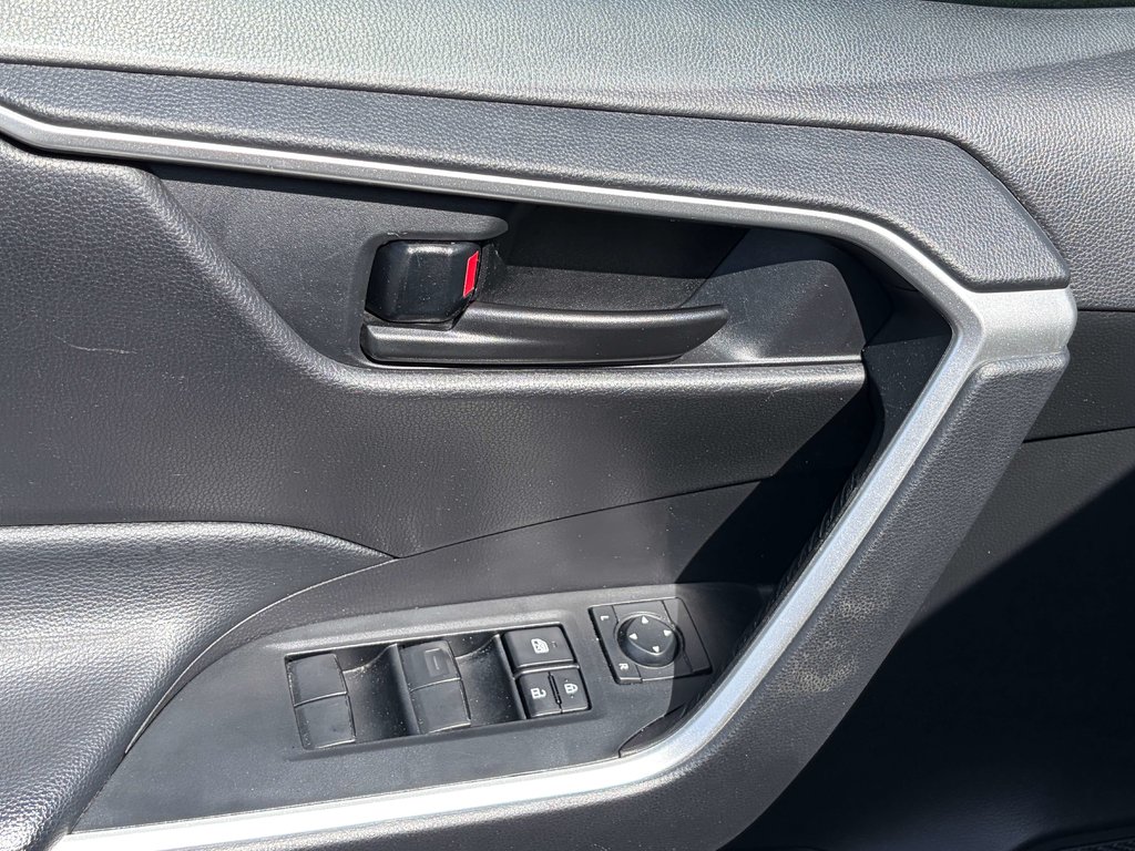 2024 Toyota RAV4 LE in Niagara Falls, Ontario - 9 - w1024h768px