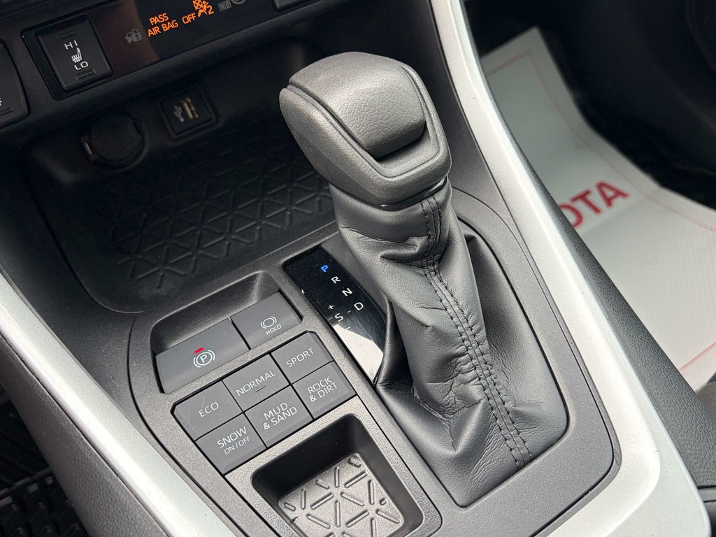 2024 Toyota RAV4 LE in Niagara Falls, Ontario - 13 - w1024h768px
