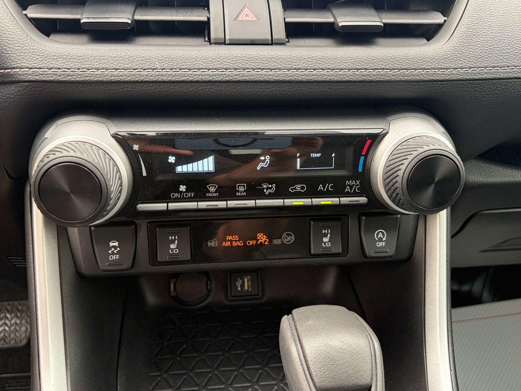 2024 Toyota RAV4 LE in Niagara Falls, Ontario - 14 - w1024h768px