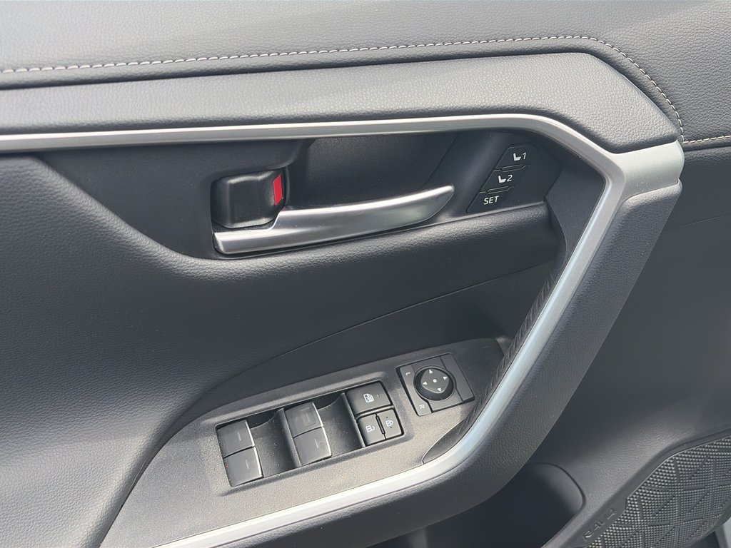 2025 Toyota RAV4 Hybrid LIMITED in Niagara Falls, Ontario - 8 - w1024h768px