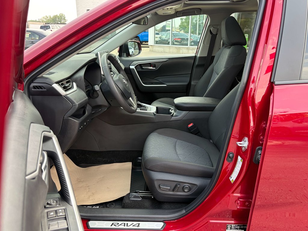 2025 Toyota RAV4 XLE in Niagara Falls, Ontario - 8 - w1024h768px