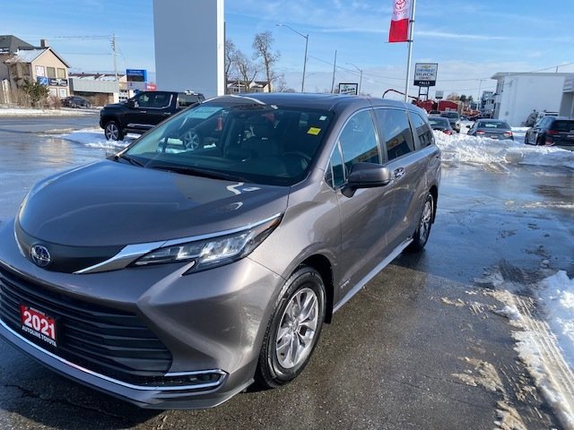 2021 Toyota Sienna Hybrid XLE  7-PASS in Niagara Falls, Ontario - 1 - w1024h768px