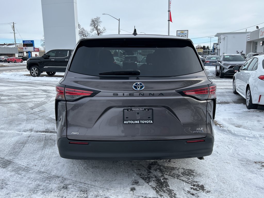 2021 Toyota Sienna Hybrid XLE  7-PASS in Niagara Falls, Ontario - 4 - w1024h768px