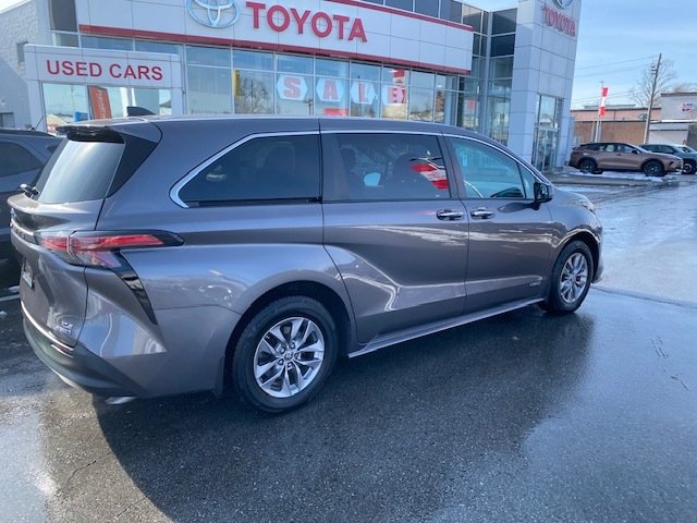 2021 Toyota Sienna Hybrid XLE  7-PASS in Niagara Falls, Ontario - 4 - w1024h768px