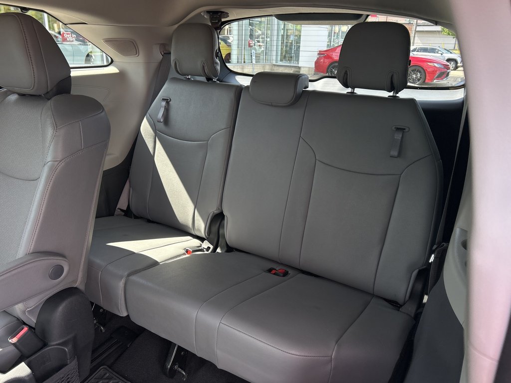 2022 Toyota Sienna Limited in Niagara Falls, Ontario - 14 - w1024h768px