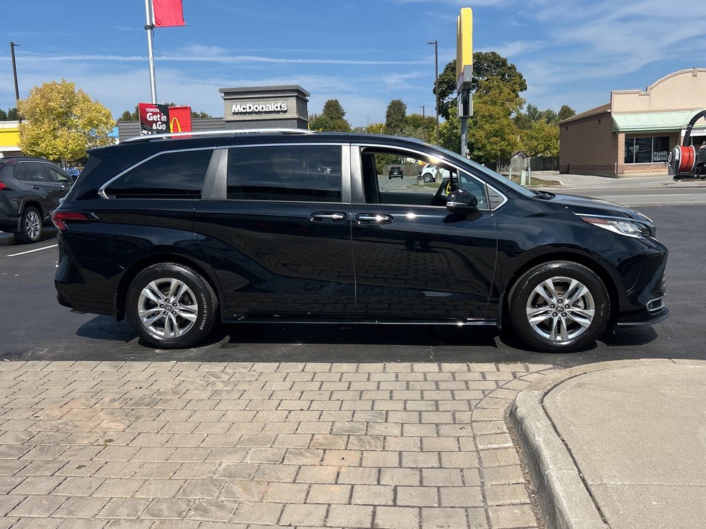 2022 Toyota Sienna Limited in Niagara Falls, Ontario - 7 - w1024h768px