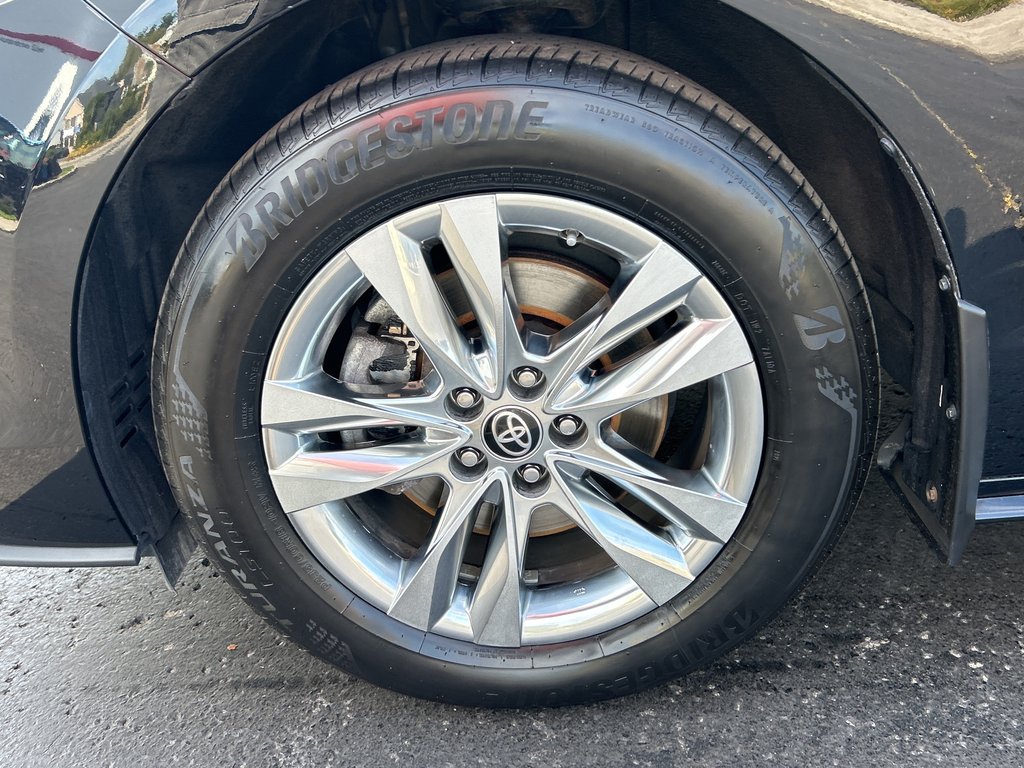 2022 Toyota Sienna Limited in Niagara Falls, Ontario - 25 - w1024h768px