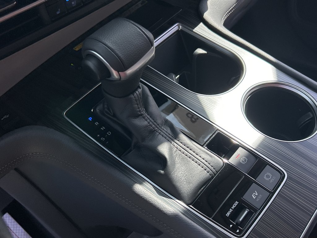 2022 Toyota Sienna Limited in Niagara Falls, Ontario - 17 - w1024h768px