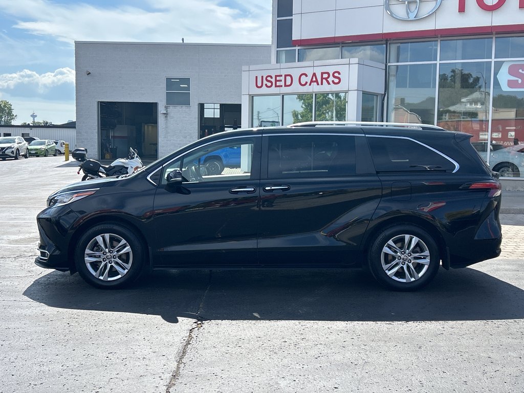 2022 Toyota Sienna Limited in Niagara Falls, Ontario - 3 - w1024h768px
