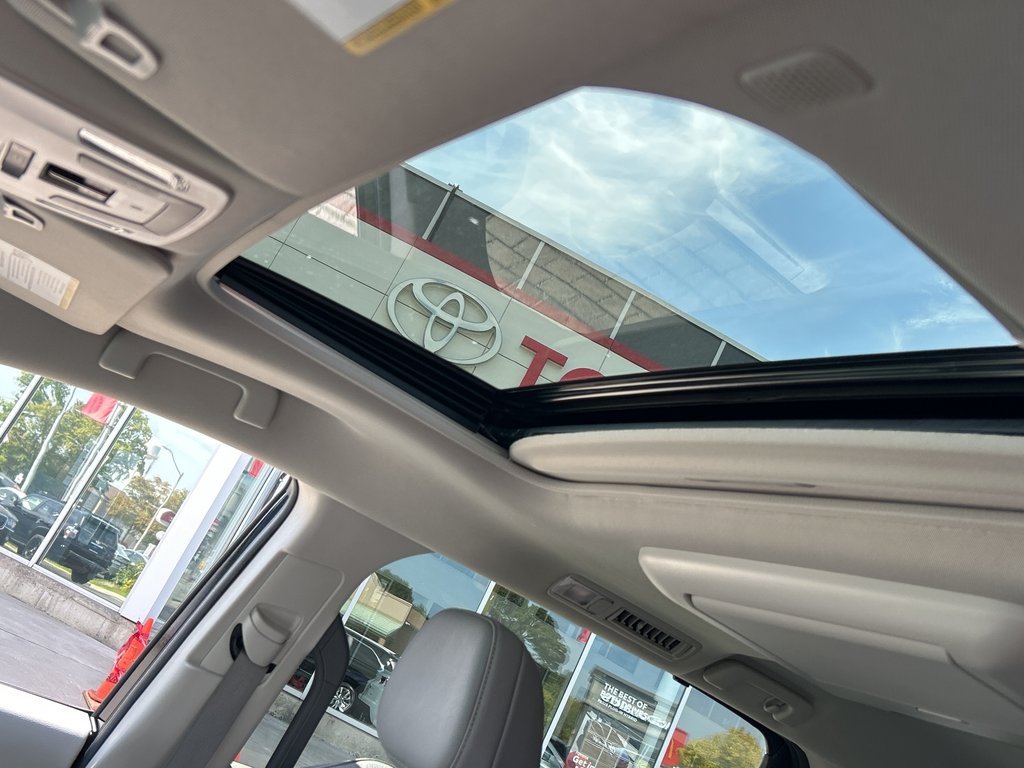 2022 Toyota Sienna Limited in Niagara Falls, Ontario - 22 - w1024h768px