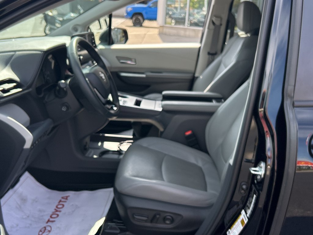2022 Toyota Sienna Limited in Niagara Falls, Ontario - 12 - w1024h768px