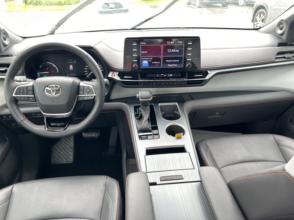 2023 Toyota Sienna XSE in Niagara Falls, Ontario - 16 - w1024h768px
