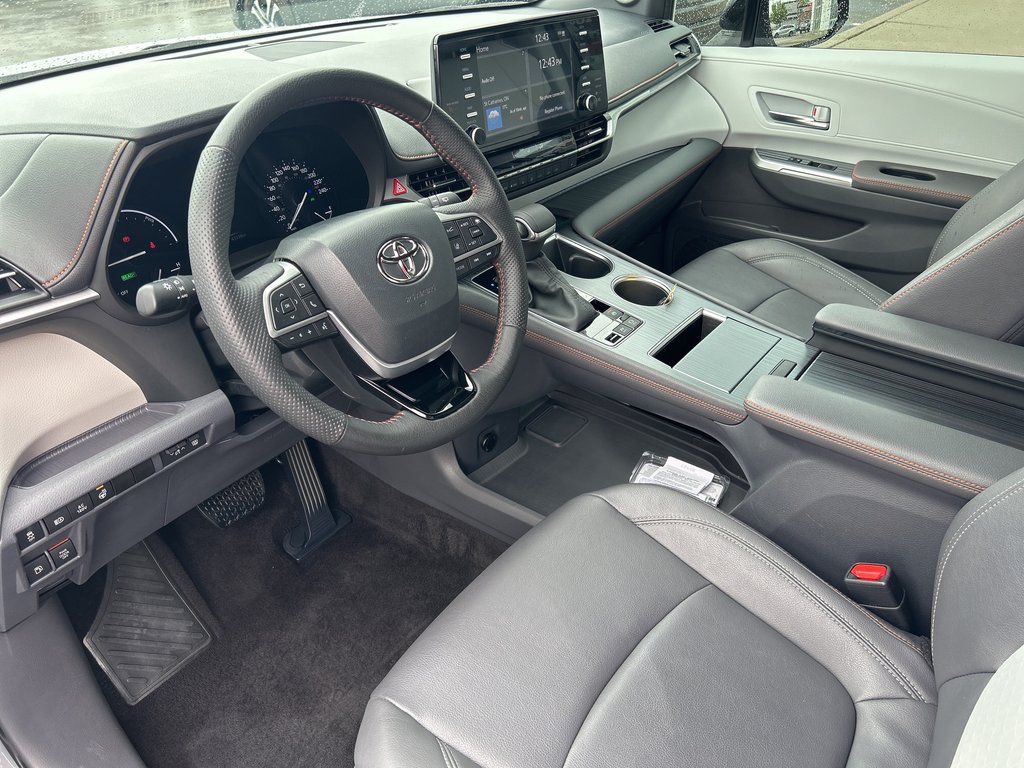 2023 Toyota Sienna XSE in Niagara Falls, Ontario - 10 - w1024h768px