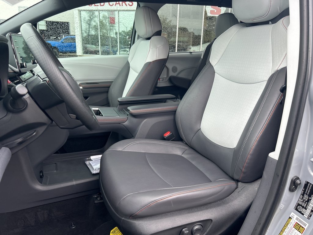 2023 Toyota Sienna XSE in Niagara Falls, Ontario - 11 - w1024h768px