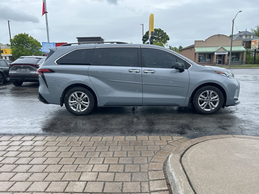 2023 Toyota Sienna XSE in Niagara Falls, Ontario - 6 - w1024h768px