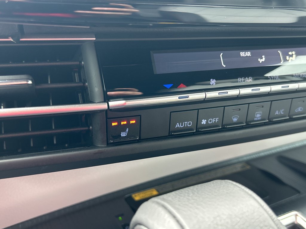2023 Toyota Sienna XSE in Niagara Falls, Ontario - 19 - w1024h768px
