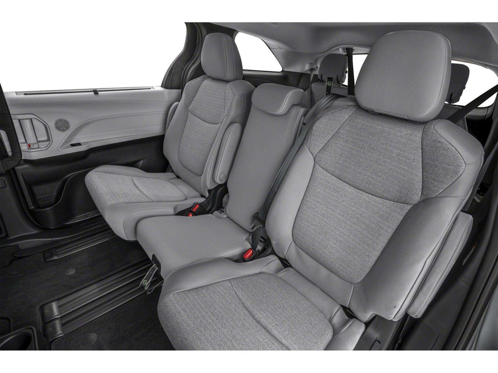 2025 Toyota Sienna LE in Niagara Falls, Ontario - 8 - w1024h768px
