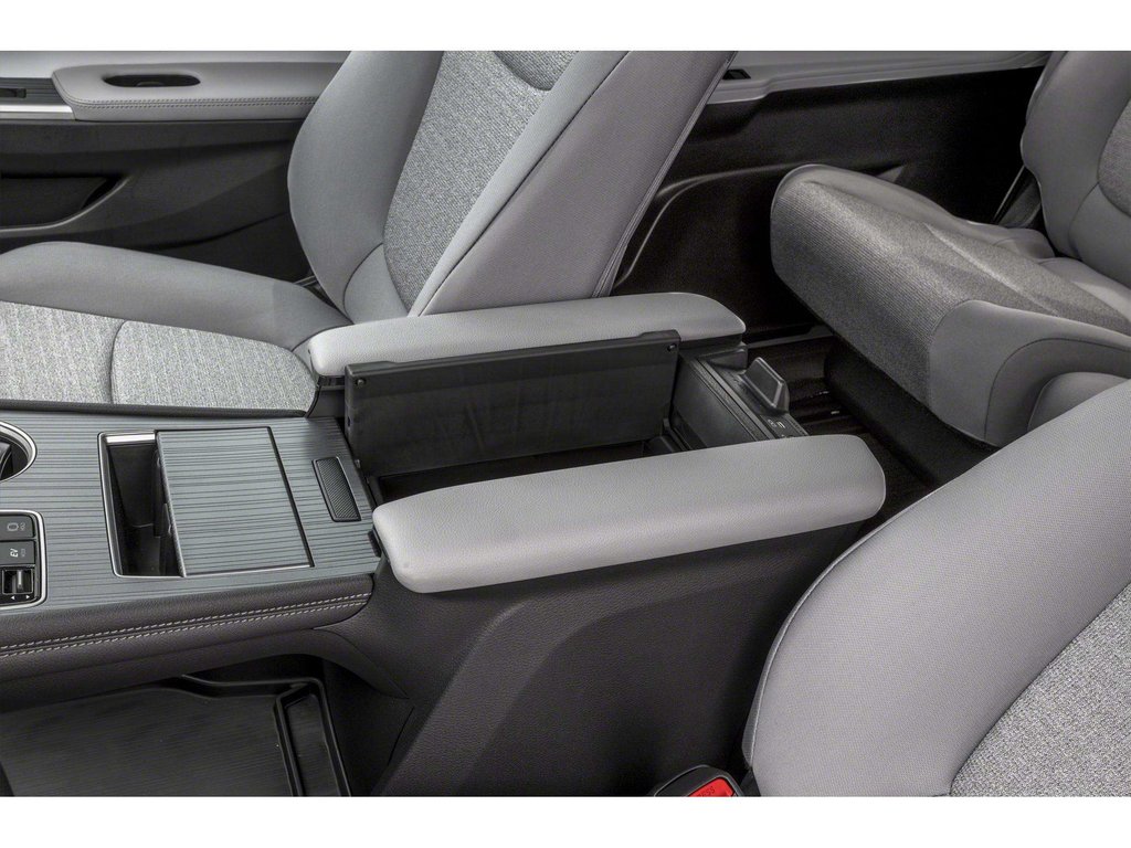 2025 Toyota Sienna LE in Niagara Falls, Ontario - 9 - w1024h768px