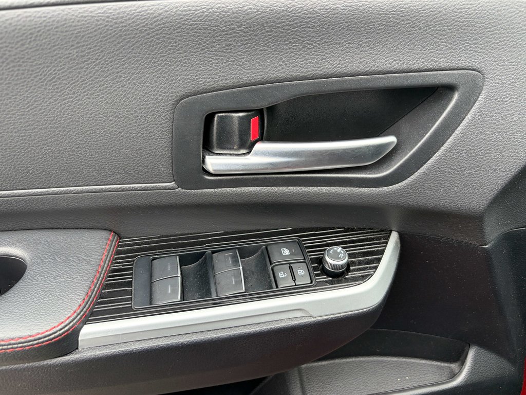 2025 Toyota Sienna XSE in Niagara Falls, Ontario - 9 - w1024h768px