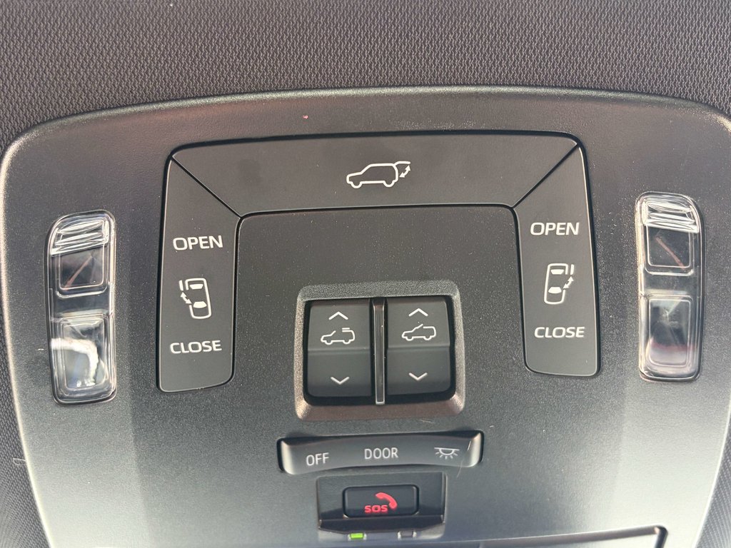 2025 Toyota Sienna XSE in Niagara Falls, Ontario - 18 - w1024h768px