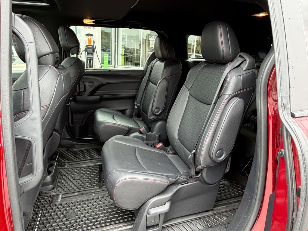 2025 Toyota Sienna XSE in Niagara Falls, Ontario - 11 - w1024h768px