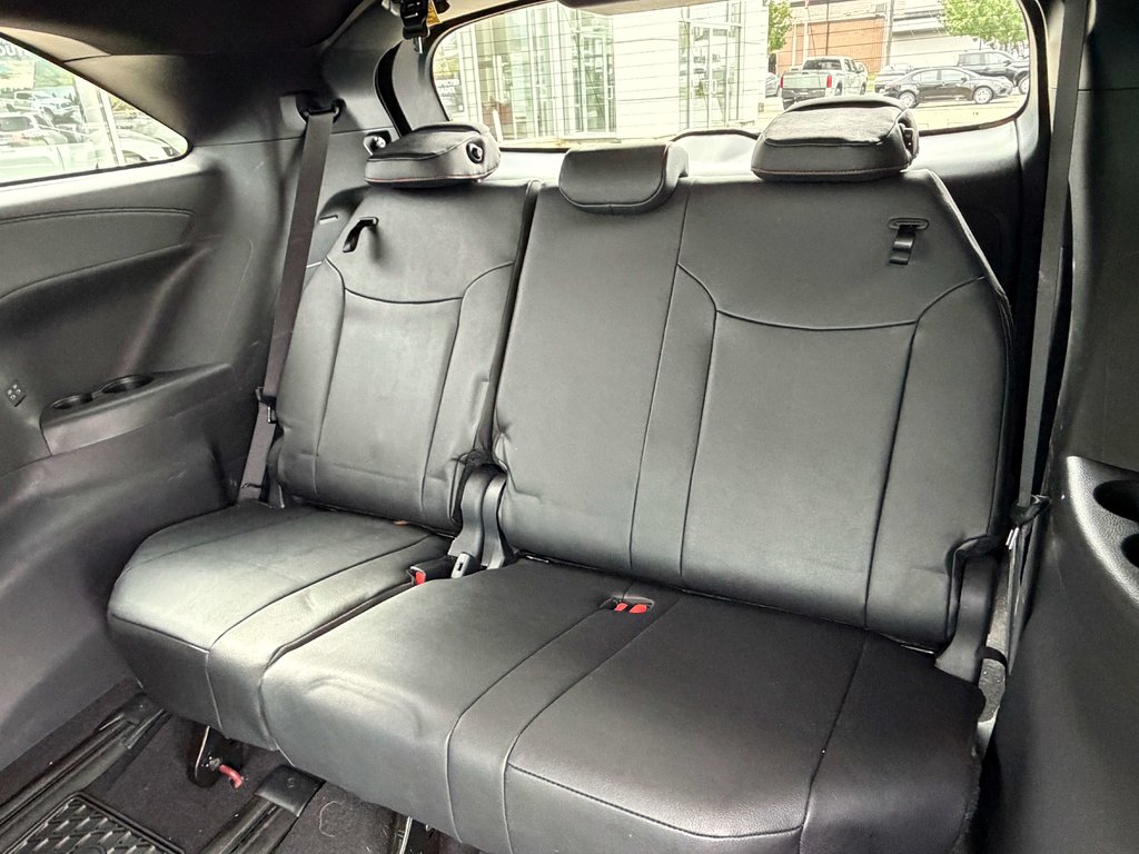 2025 Toyota Sienna XSE in Niagara Falls, Ontario - 13 - w1024h768px