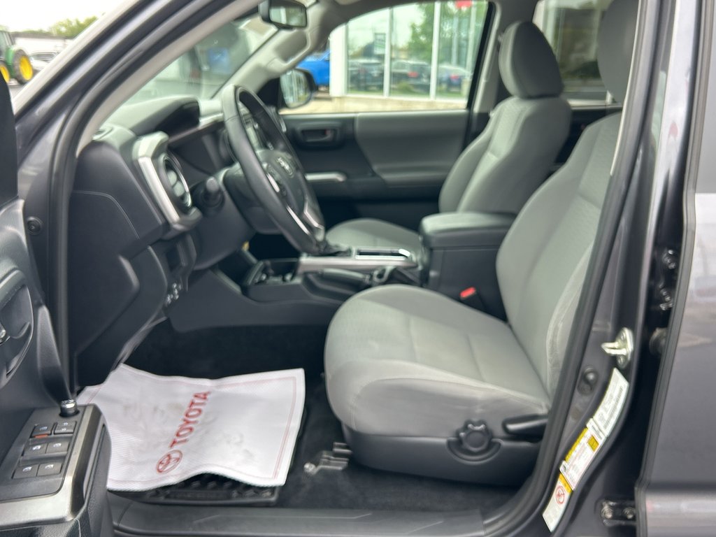 2018 Toyota Tacoma SR5 in Niagara Falls, Ontario - 11 - w1024h768px