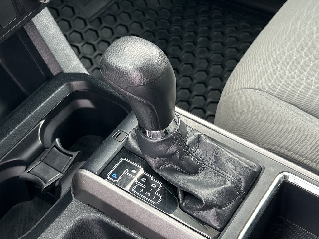 2018 Toyota Tacoma SR5 in Niagara Falls, Ontario - 17 - w1024h768px