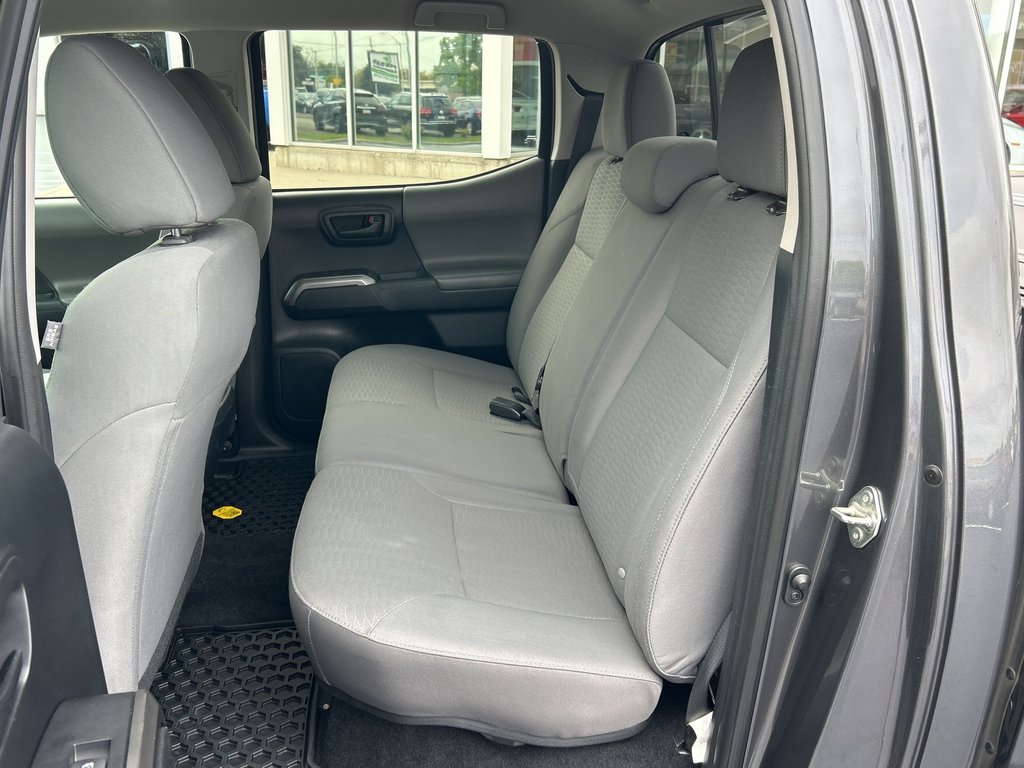 2018 Toyota Tacoma SR5 in Niagara Falls, Ontario - 12 - w1024h768px