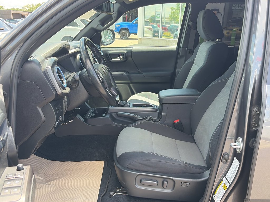 2021 Toyota Tacoma 4WD DOUBLE AT in Niagara Falls, Ontario - 10 - w1024h768px