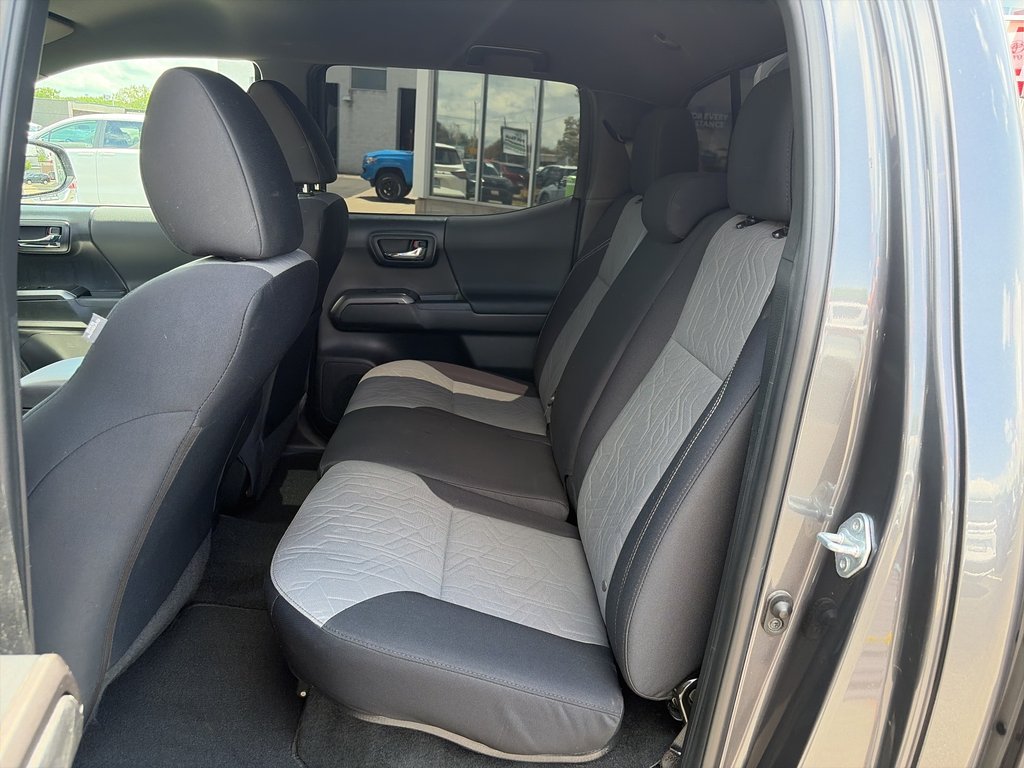 2021 Toyota Tacoma 4WD DOUBLE AT in Niagara Falls, Ontario - 11 - w1024h768px