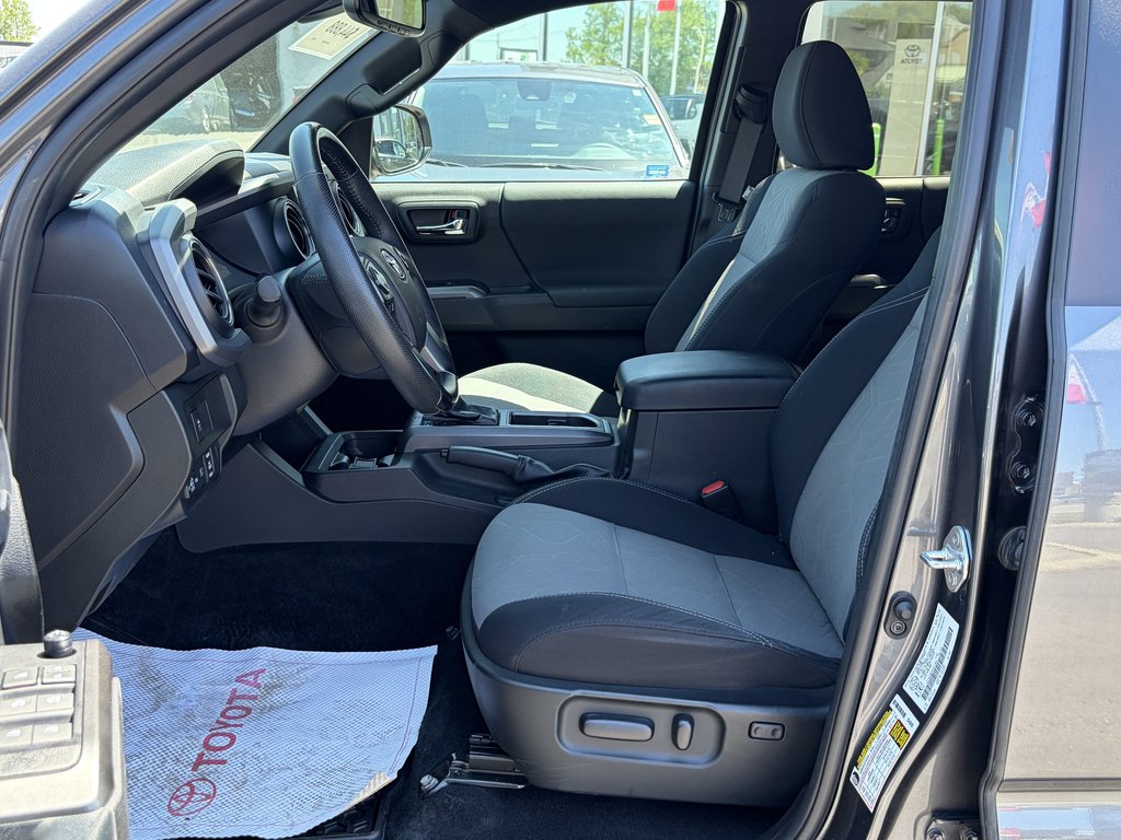 2022 Toyota Tacoma 4WD DBL AT in Niagara Falls, Ontario - 10 - w1024h768px