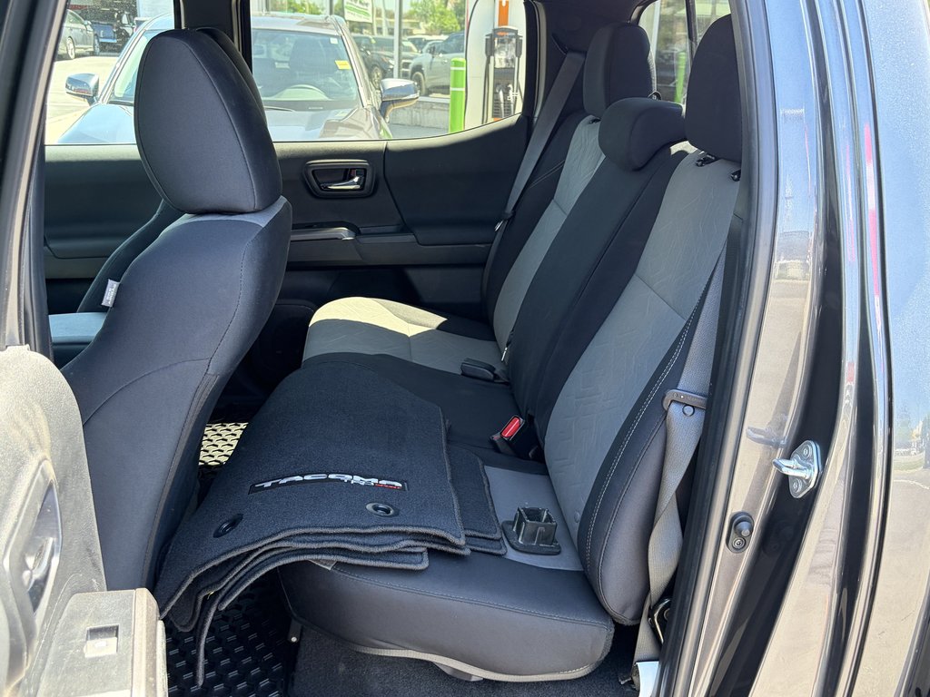 2022 Toyota Tacoma 4WD DBL AT in Niagara Falls, Ontario - 11 - w1024h768px