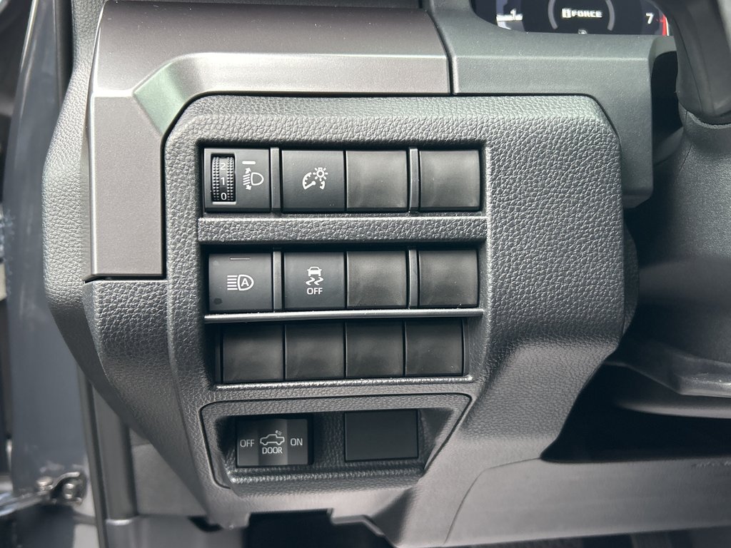 2025 Toyota Tacoma 4WD DBL AT in Niagara Falls, Ontario - 13 - w1024h768px