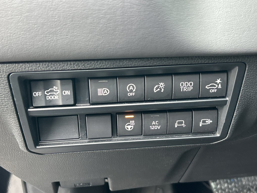 2023 Toyota Tundra Platinum in Niagara Falls, Ontario - 13 - w1024h768px