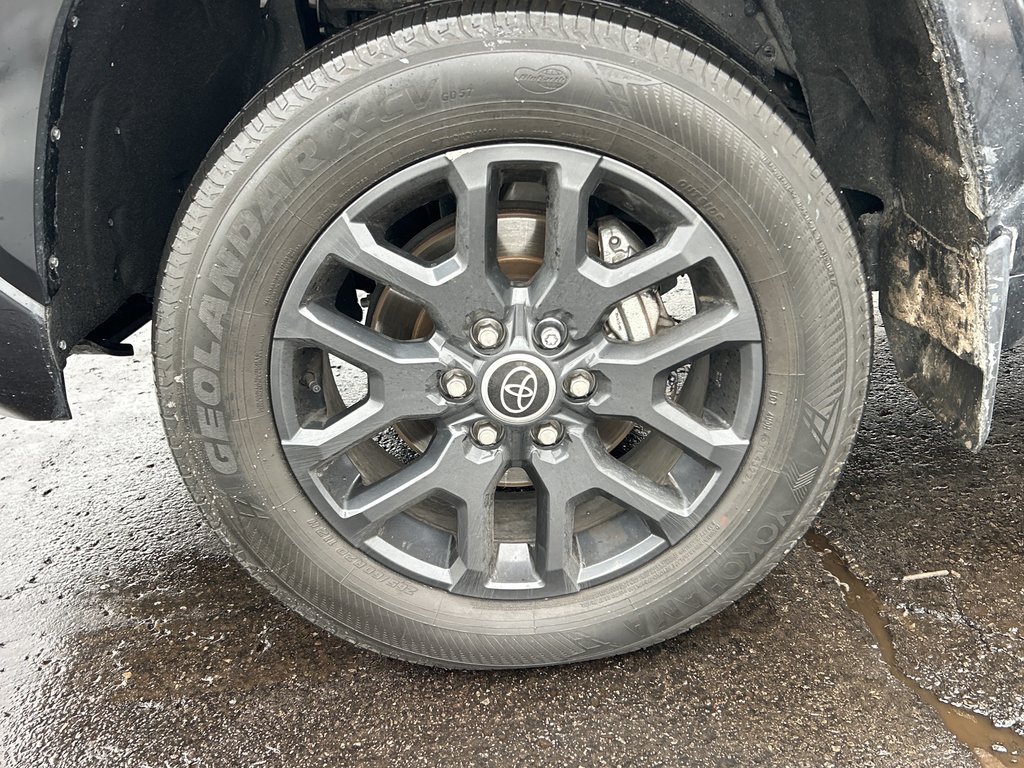 2023 Toyota Tundra Platinum in Niagara Falls, Ontario - 25 - w1024h768px