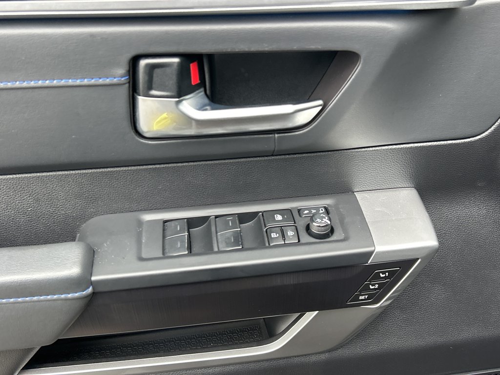 2023 Toyota Tundra Platinum in Niagara Falls, Ontario - 9 - w1024h768px