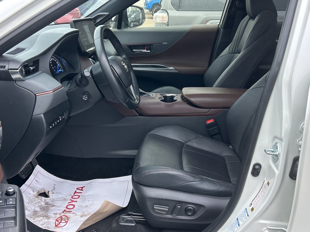 2021 Toyota Venza Limited in Niagara Falls, Ontario - 13 - w1024h768px