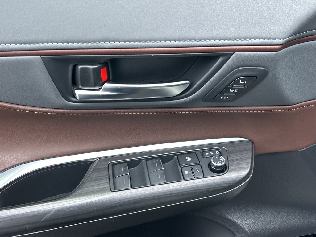 2021 Toyota Venza Limited in Niagara Falls, Ontario - 11 - w1024h768px