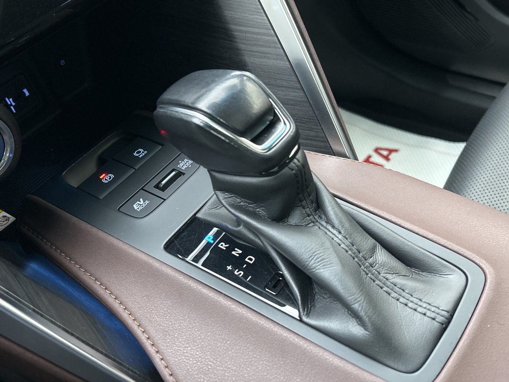 2021 Toyota Venza Limited in Niagara Falls, Ontario - 17 - w1024h768px