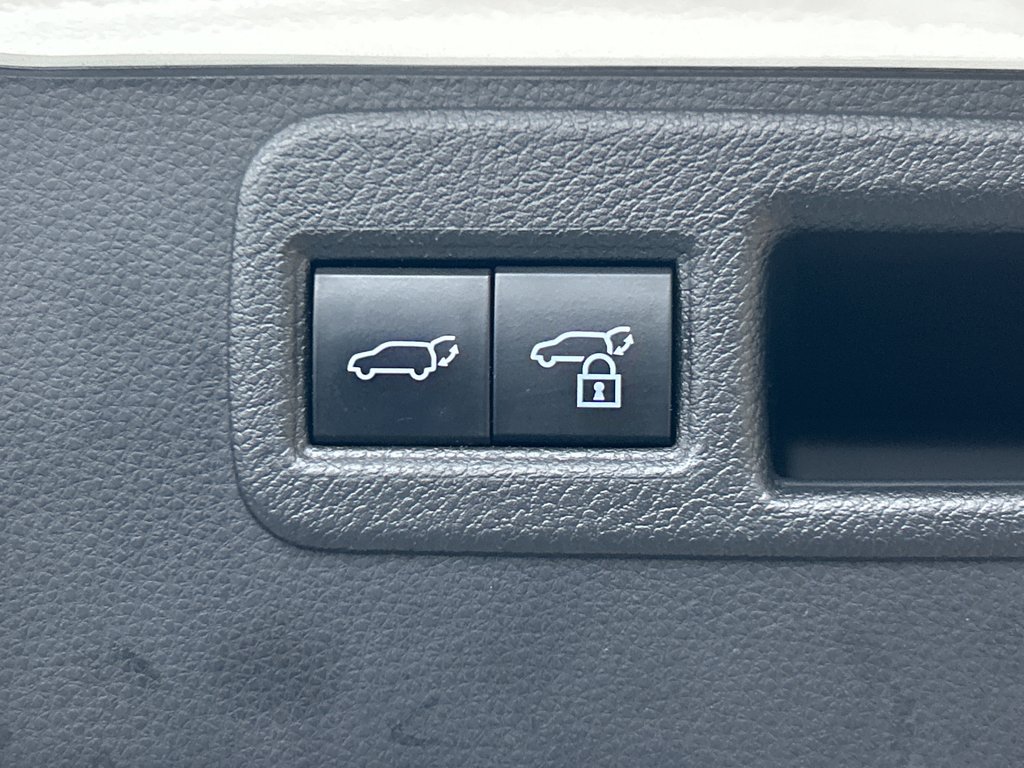 2021 Toyota Venza Limited in Niagara Falls, Ontario - 7 - w1024h768px